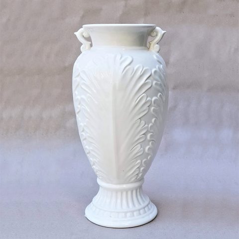 Balta keramikas vāze
