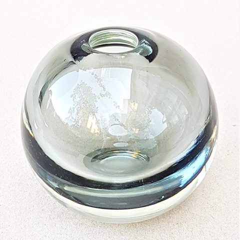 Stikla vāze pelēkā tonī